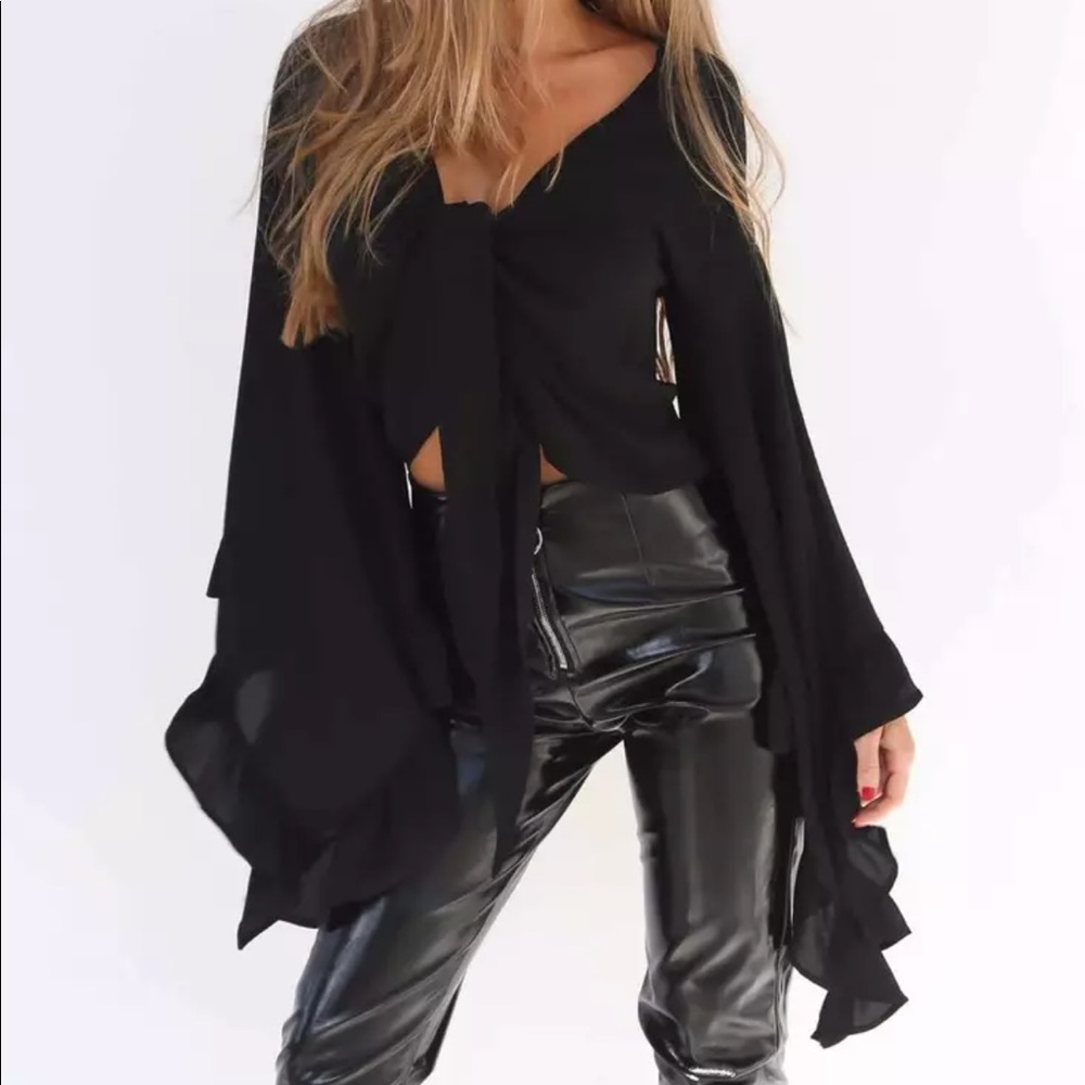 Black tie up ruffle hem sleeve crop top